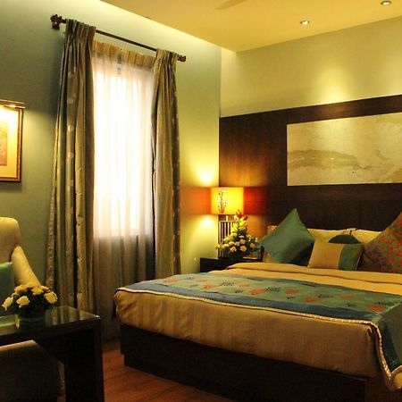 Justa Mg Road Hotel Бангалор Екстериор снимка