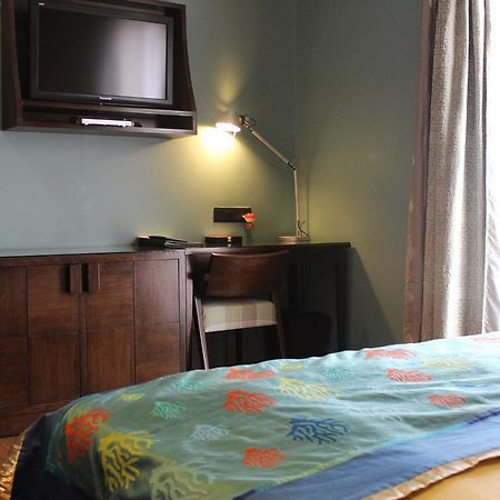 Justa Mg Road Hotel Бангалор Екстериор снимка