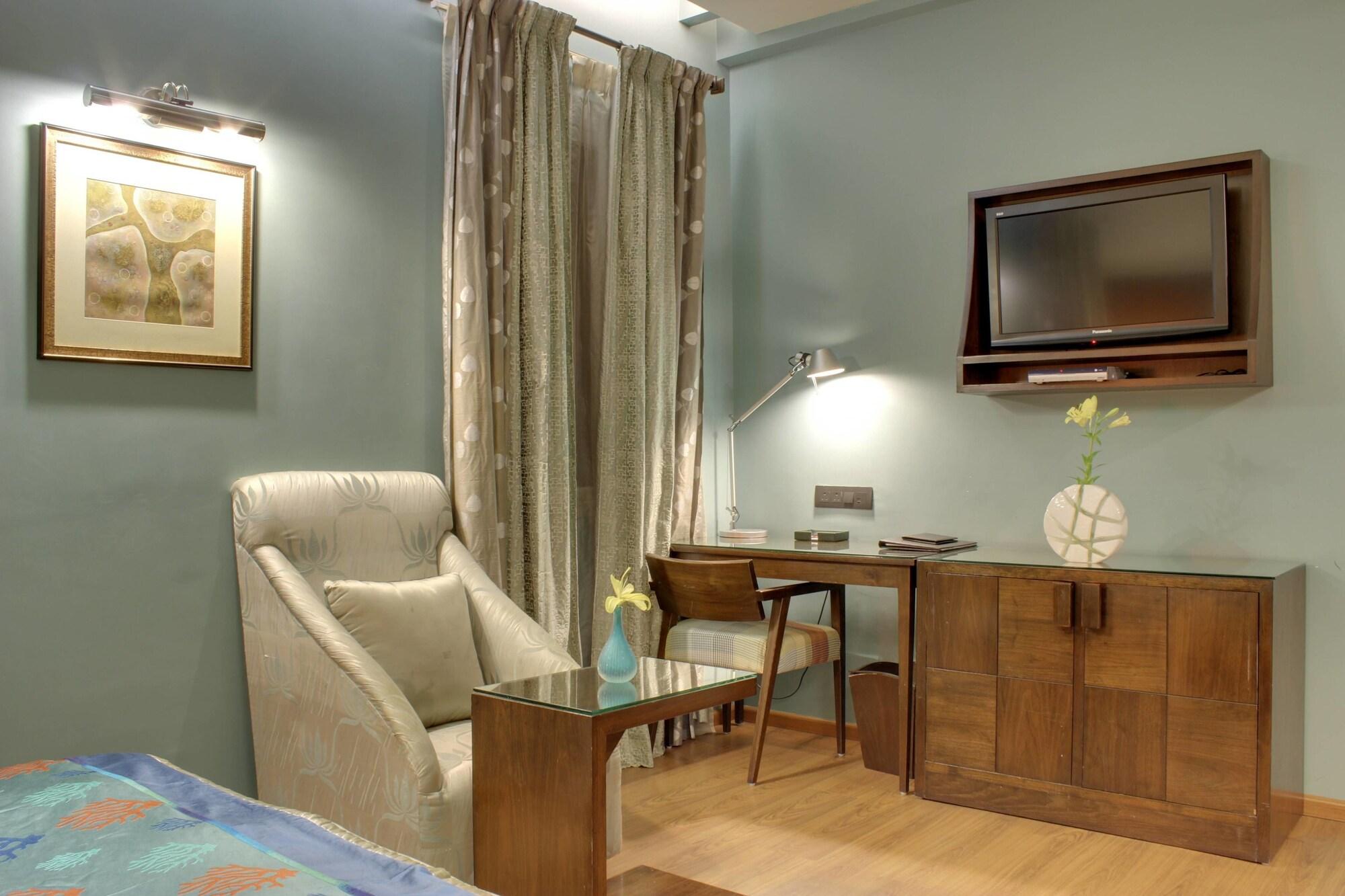 Justa Mg Road Hotel Бангалор Екстериор снимка