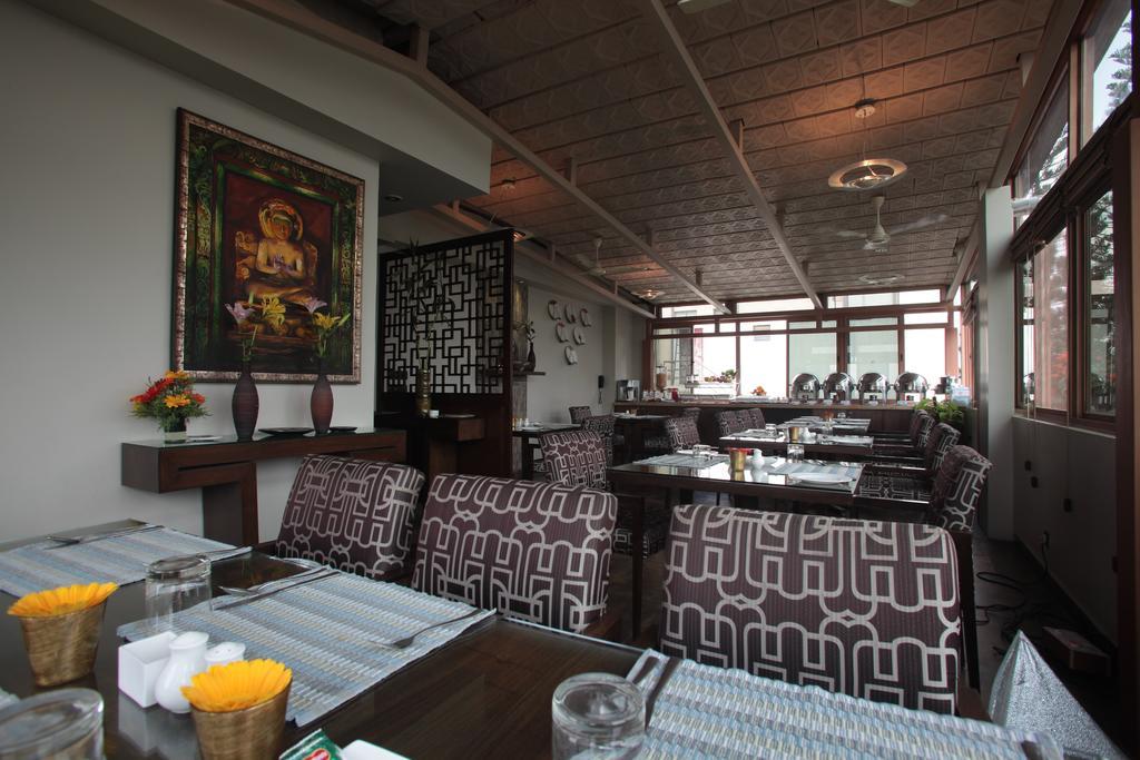 Justa Mg Road Hotel Бангалор Екстериор снимка