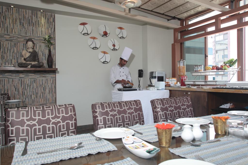 Justa Mg Road Hotel Бангалор Екстериор снимка