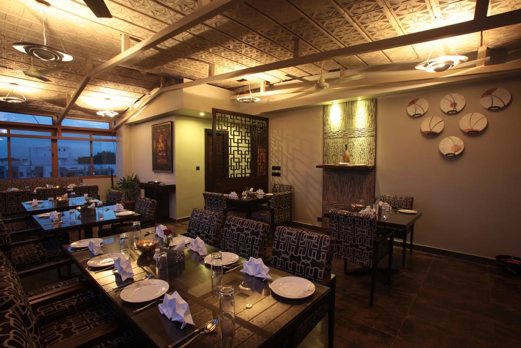 Justa Mg Road Hotel Бангалор Екстериор снимка