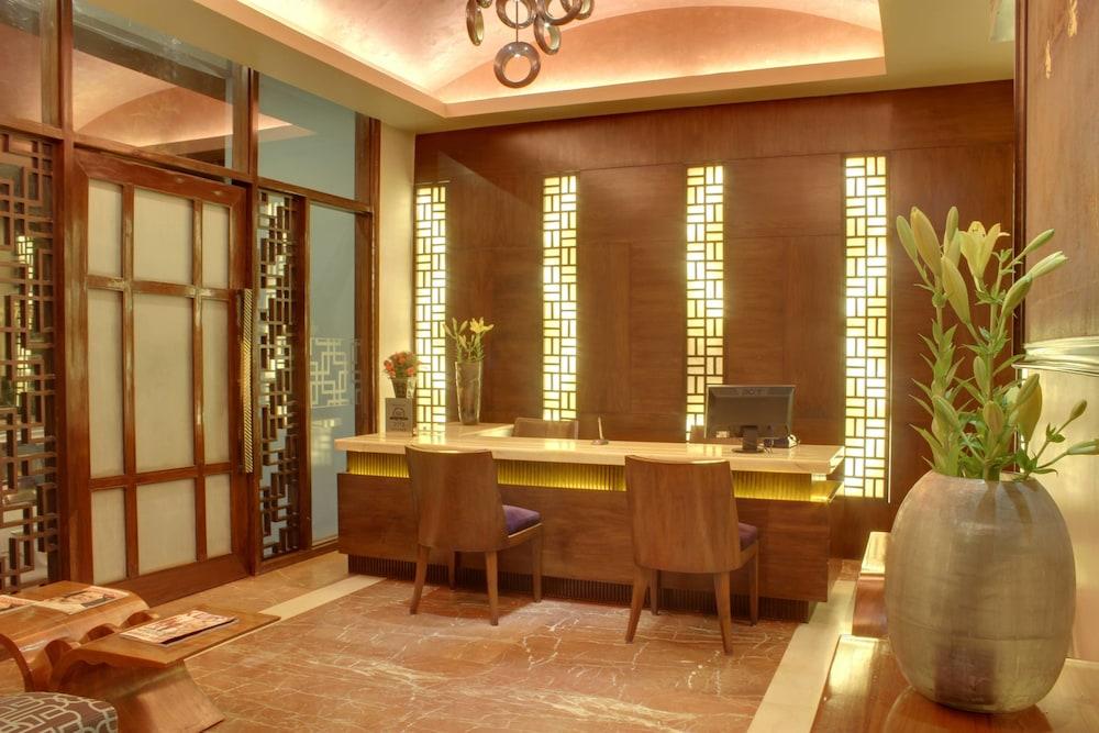 Justa Mg Road Hotel Бангалор Екстериор снимка