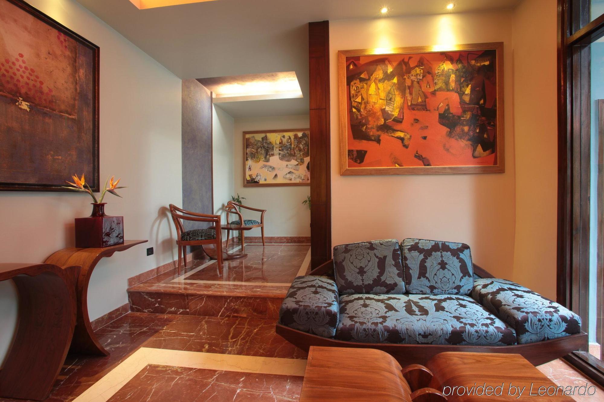 Justa Mg Road Hotel Бангалор Интериор снимка