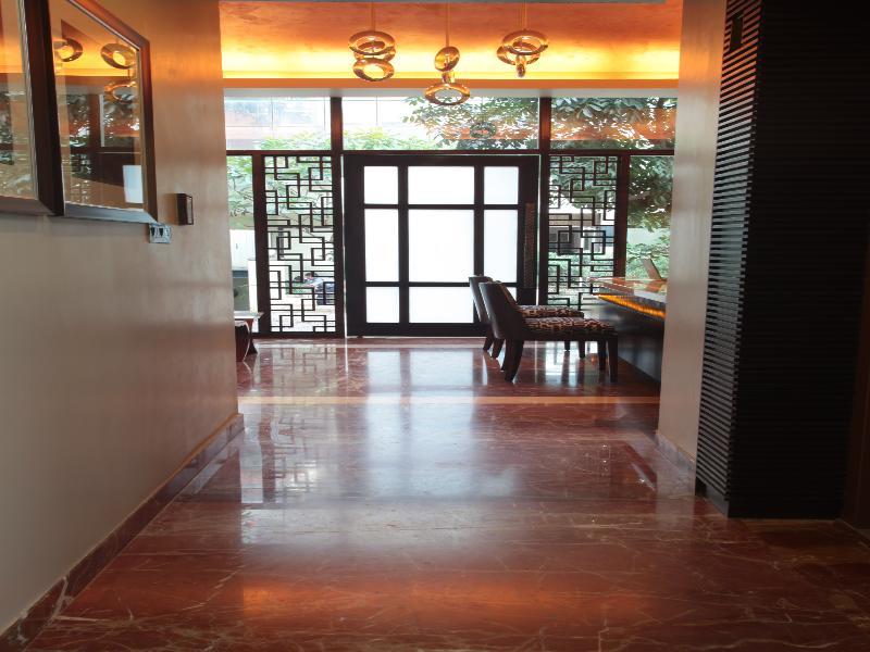 Justa Mg Road Hotel Бангалор Екстериор снимка