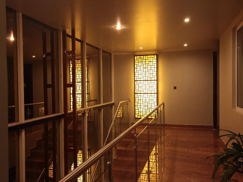Justa Mg Road Hotel Бангалор Екстериор снимка