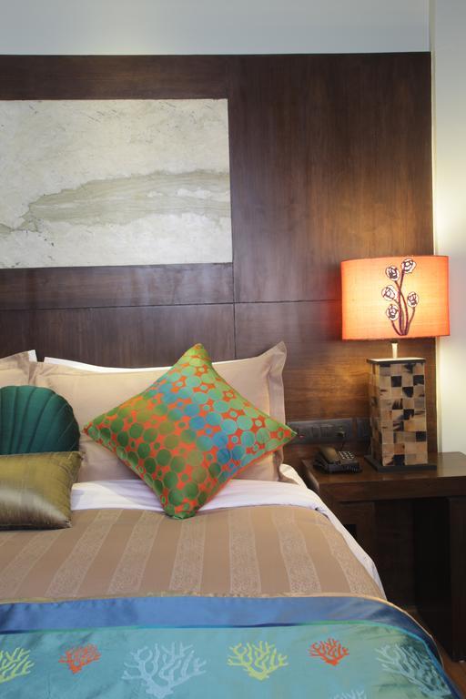 Justa Mg Road Hotel Бангалор Екстериор снимка