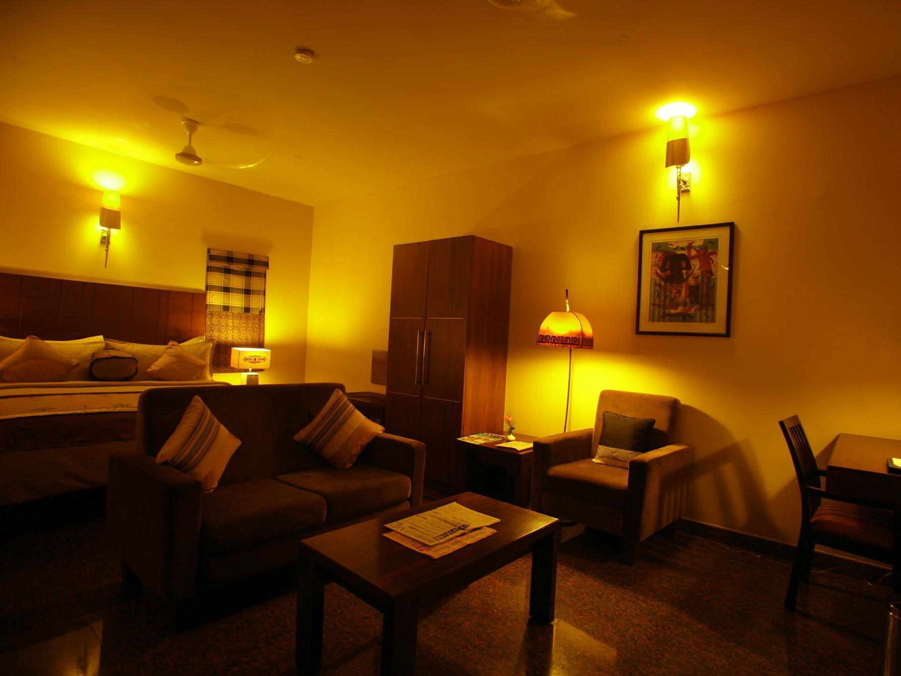 Justa Mg Road Hotel Бангалор Екстериор снимка