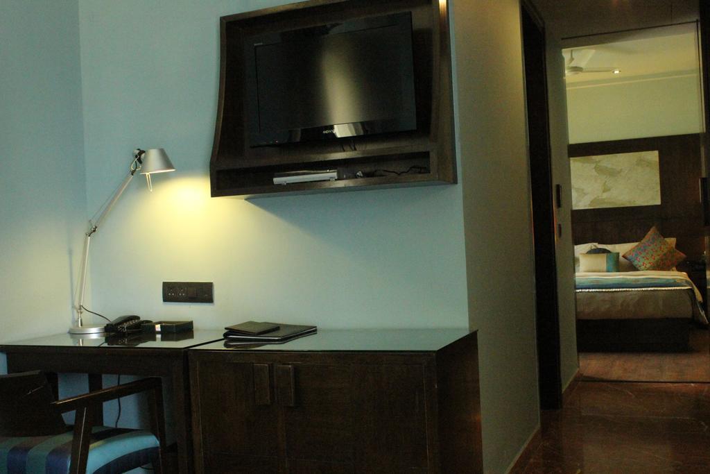 Justa Mg Road Hotel Бангалор Екстериор снимка