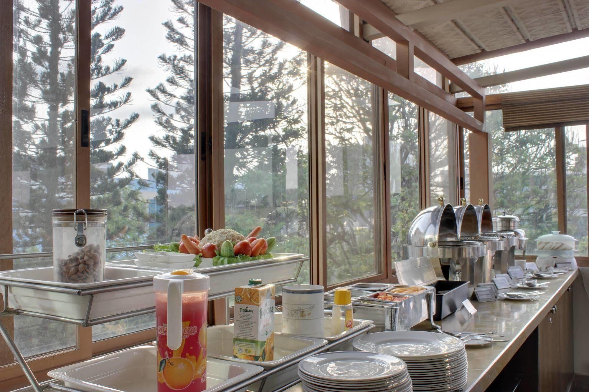 Justa Mg Road Hotel Бангалор Екстериор снимка