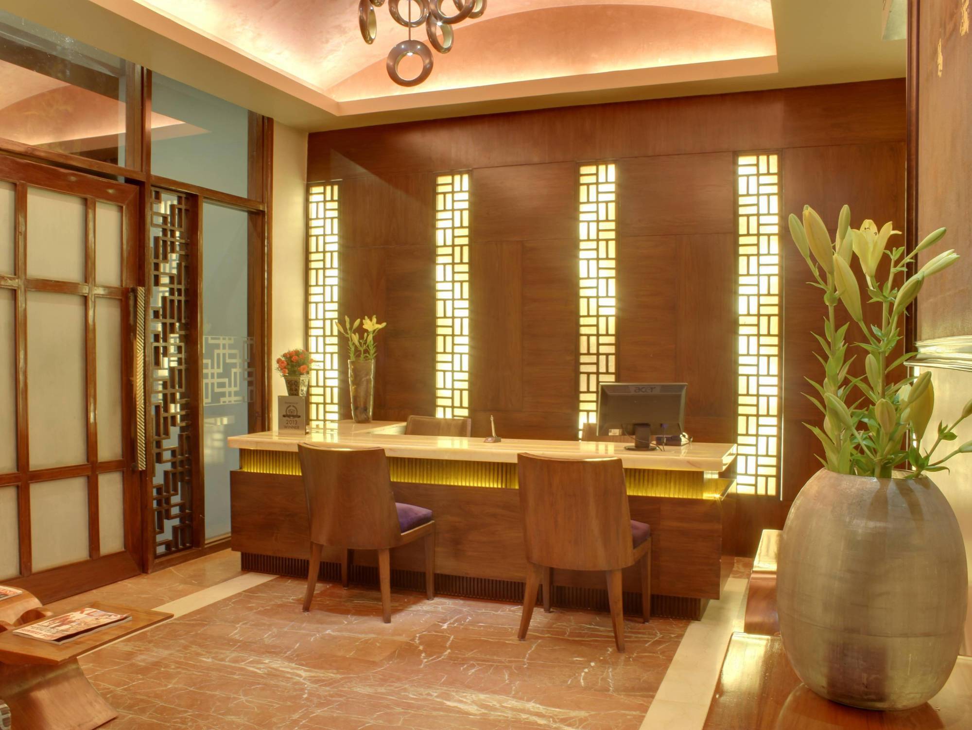 Justa Mg Road Hotel Бангалор Екстериор снимка